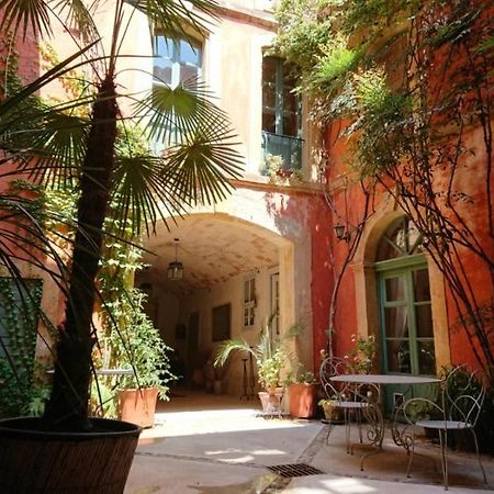 Rue Du Chateau Tarascón Exterior foto